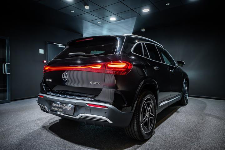 Sort Mercedes EQA350 fra 2025