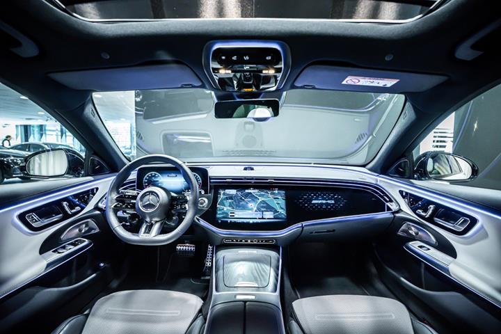 Hvid Mercedes E53 fra 2025