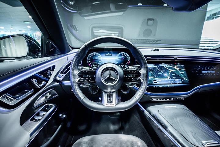 Hvid Mercedes E53 fra 2025