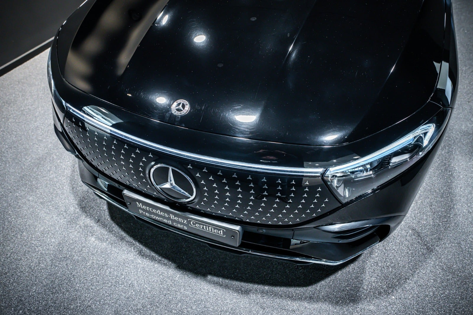 Sort Mercedes EQB250+ fra 2025