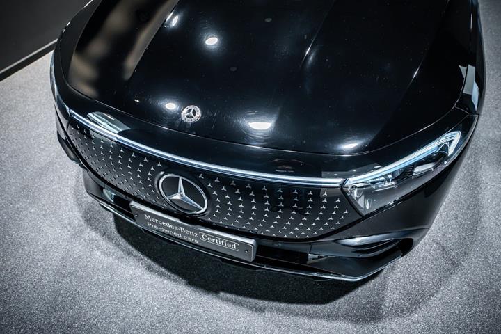 Sort Mercedes EQB250+ fra 2025