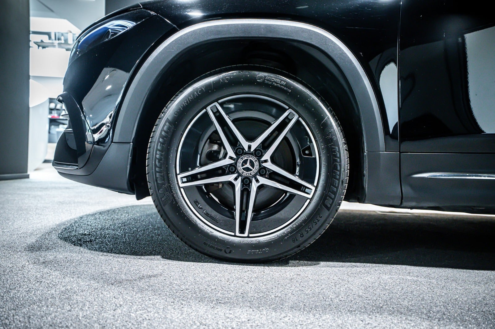 Sort Mercedes EQB250+ fra 2025