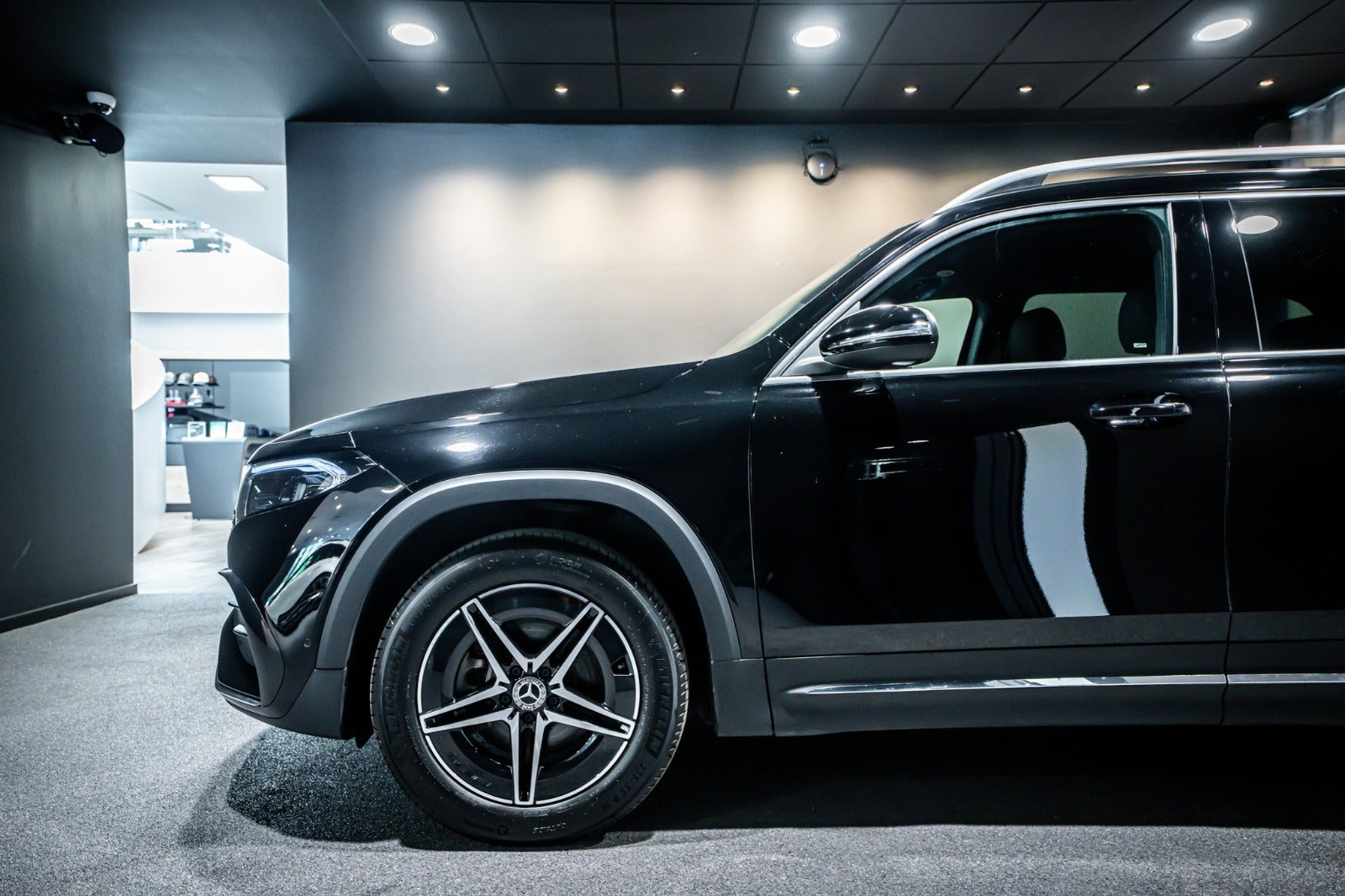 Sort Mercedes EQB250+ fra 2025