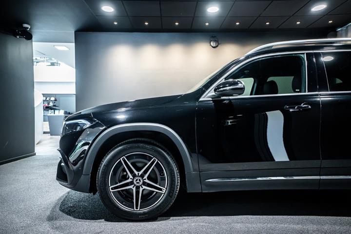 Sort Mercedes EQB250+ fra 2025
