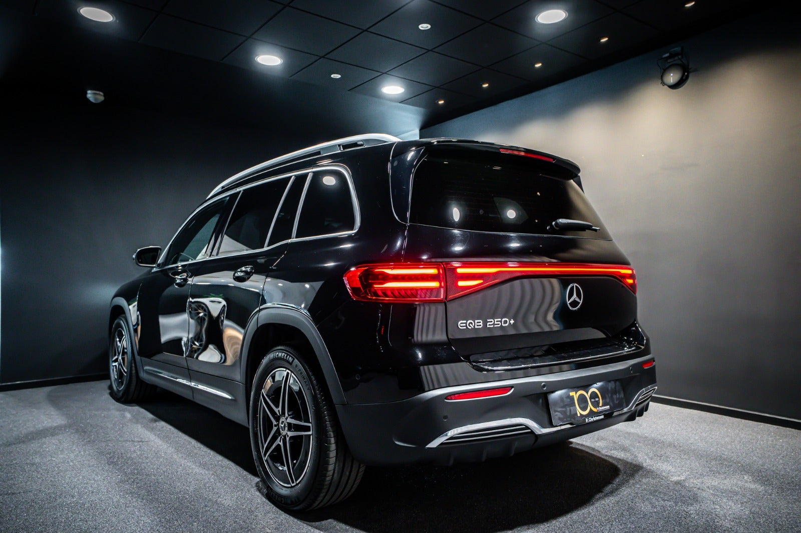 Sort Mercedes EQB250+ fra 2025