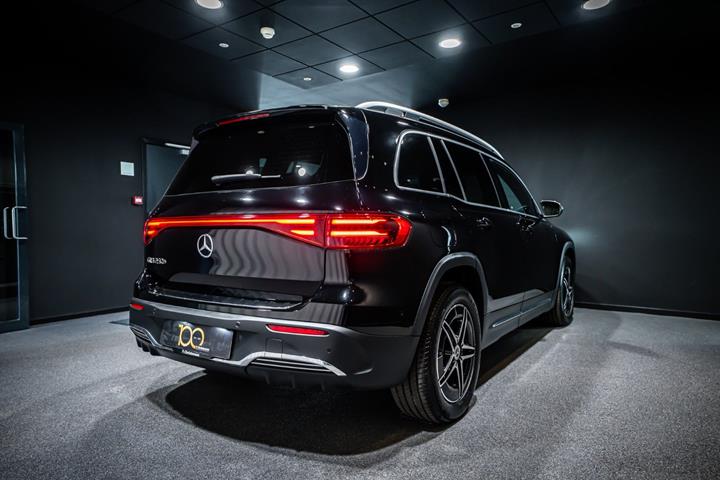 Sort Mercedes EQB250+ fra 2025