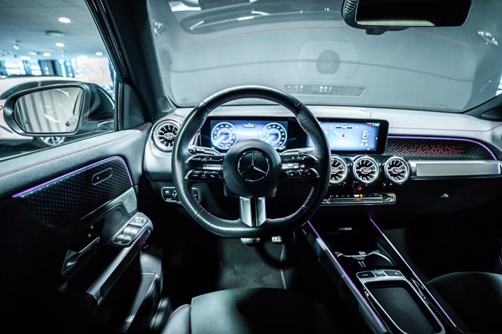 Sort Mercedes EQB250+ fra 2025