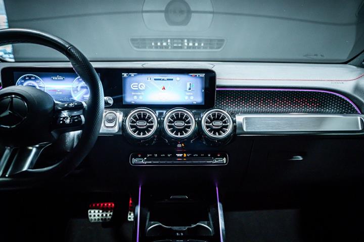 Sort Mercedes EQB250+ fra 2025
