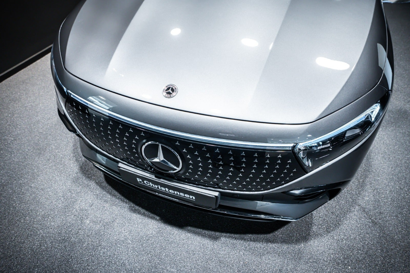 Grå Mercedes EQA250+ fra 2026