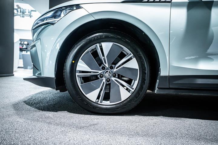 Grøn Skoda Enyaq fra 2023