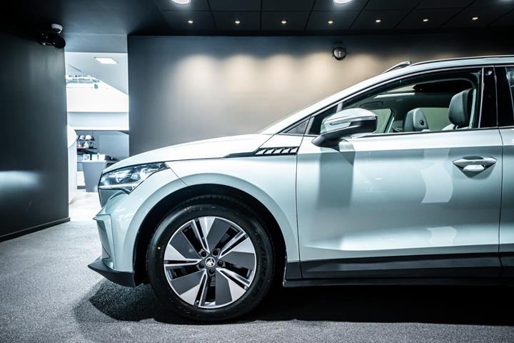 Grøn Skoda Enyaq fra 2023