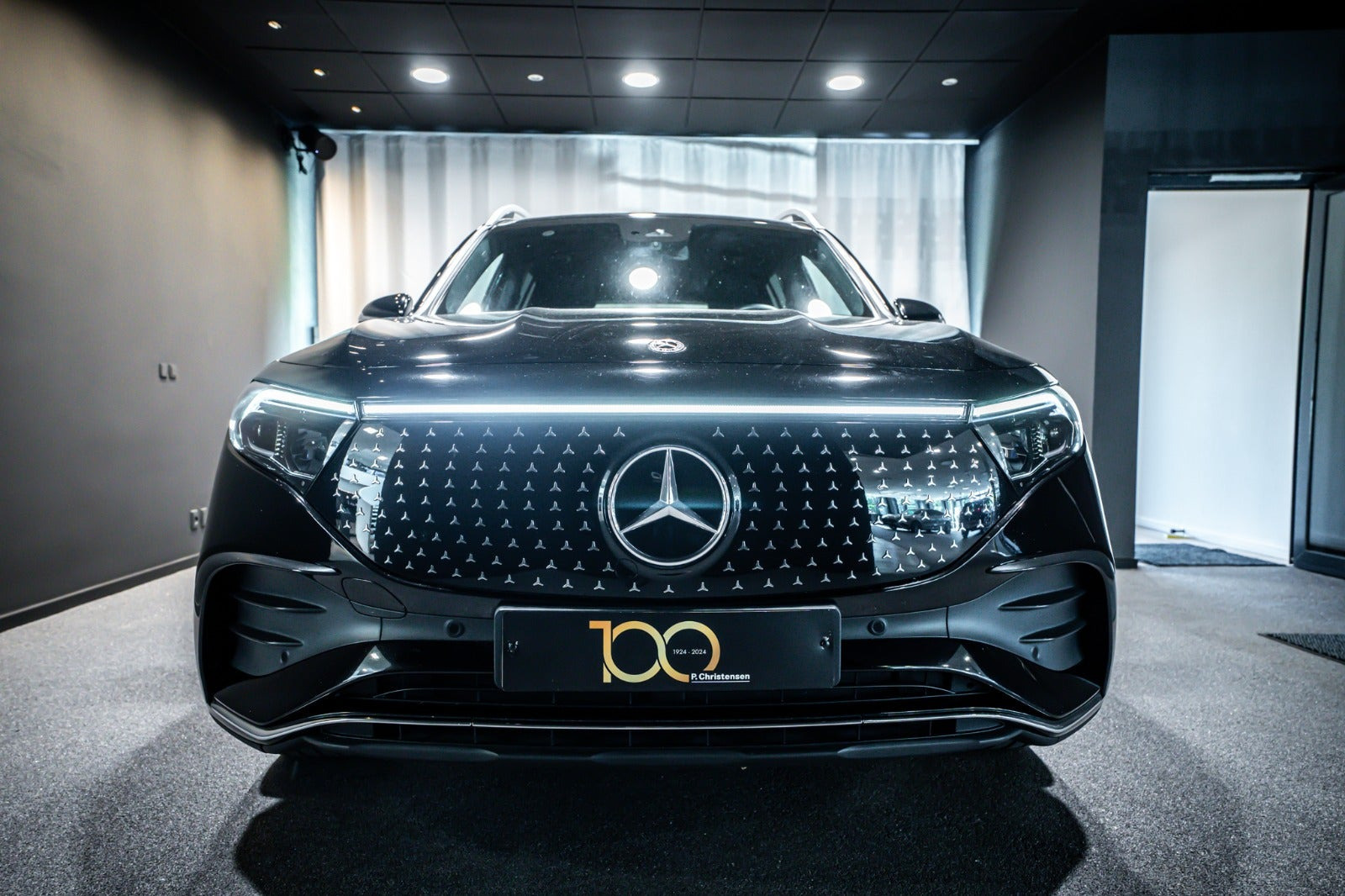Sort Mercedes EQB250+ fra 2025