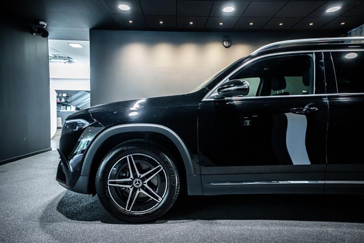 Sort Mercedes EQB250+ fra 2025