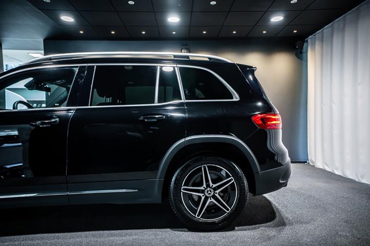Sort Mercedes EQB250+ fra 2025