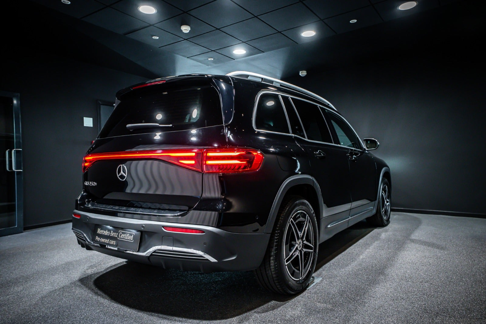 Sort Mercedes EQB250+ fra 2025