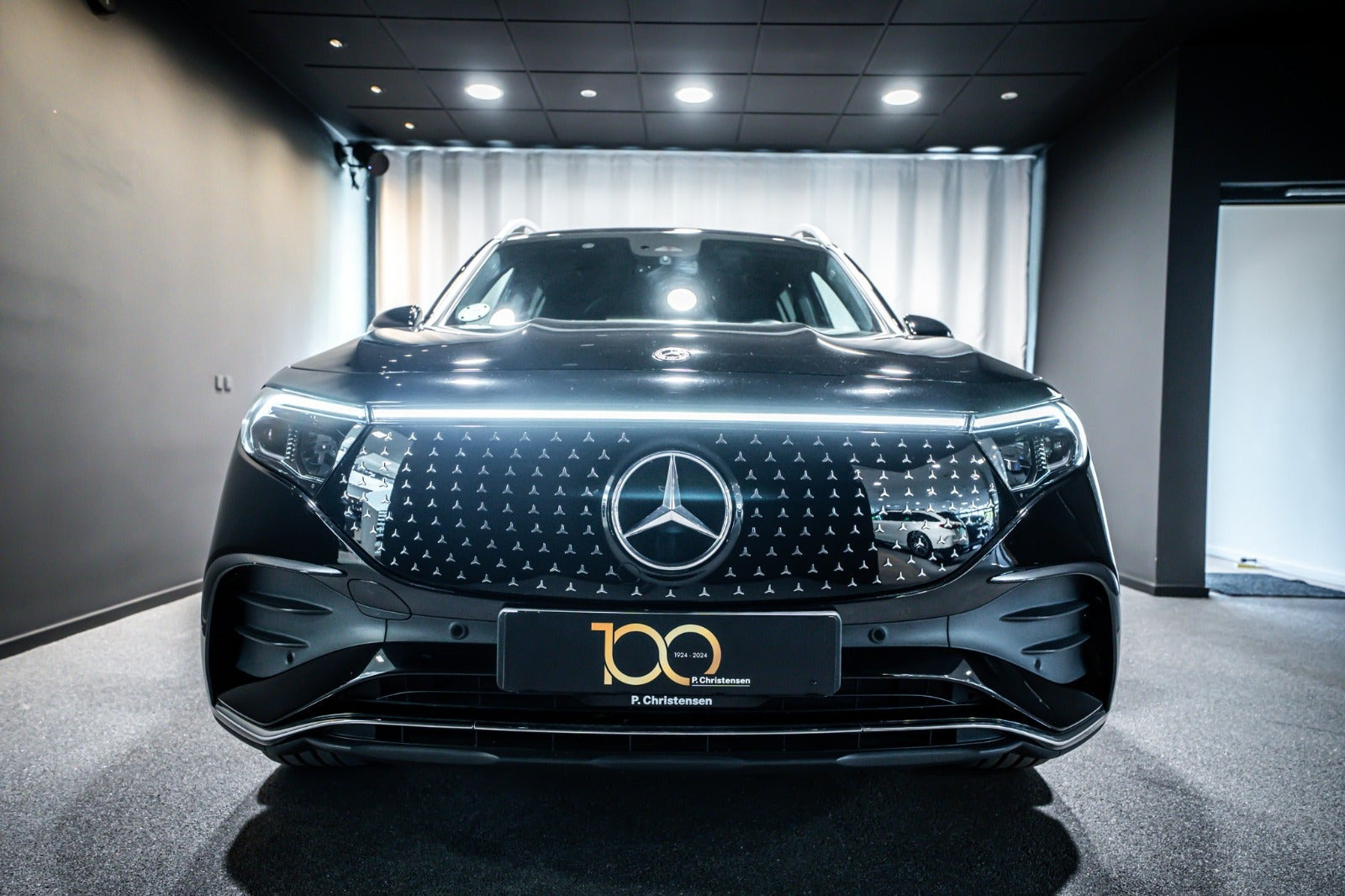 Sort Mercedes EQB250+ fra 2025