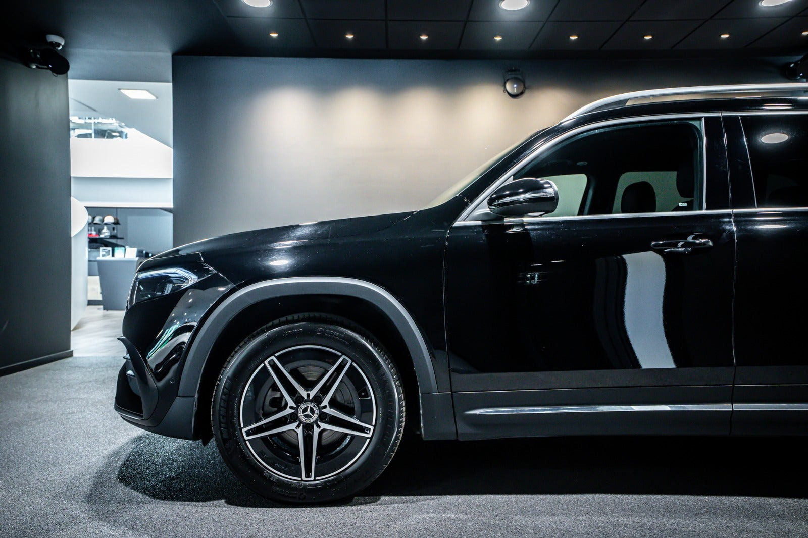 Sort Mercedes EQB250+ fra 2025