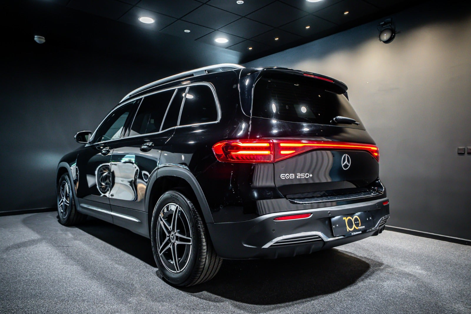 Sort Mercedes EQB250+ fra 2025