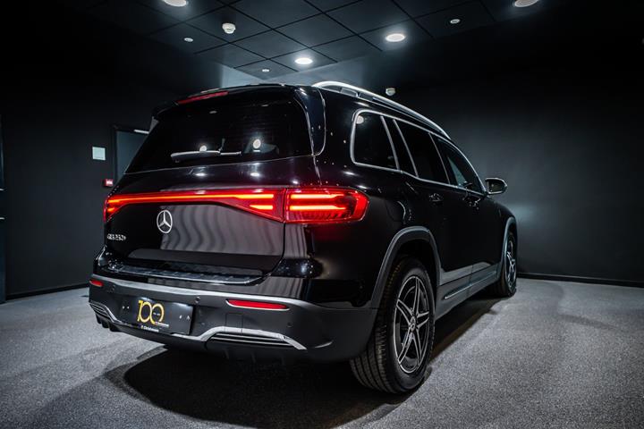 Sort Mercedes EQB250+ fra 2025