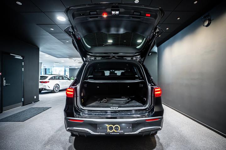 Sort Mercedes EQB250+ fra 2025