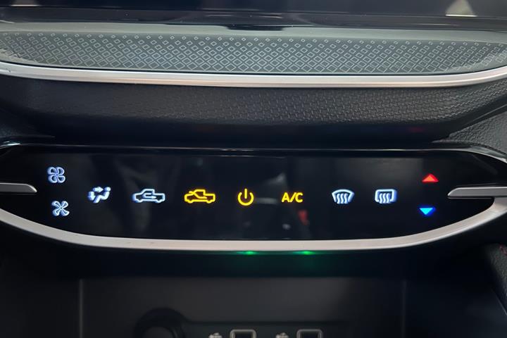 Grå Maxus eT90 fra 2023 set indefra