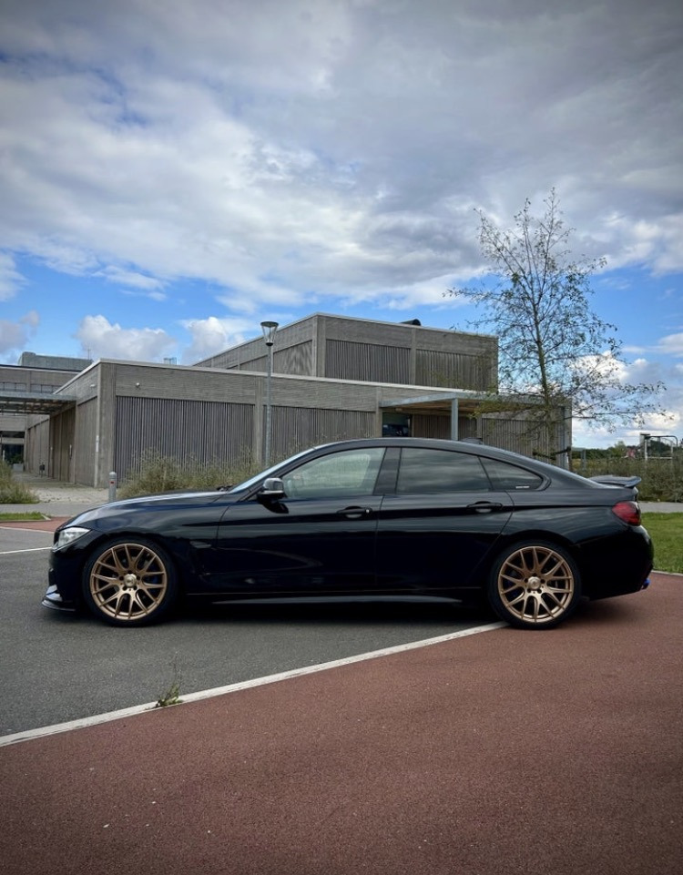Sort BMW 4-serie fra 2016