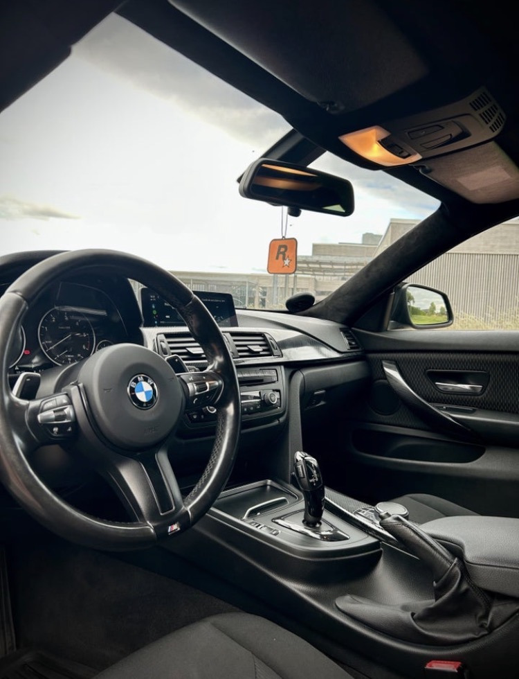 Sort BMW 4-serie fra 2016