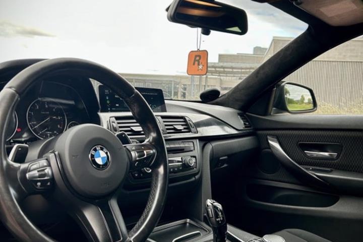 Sort BMW 4-serie fra 2016