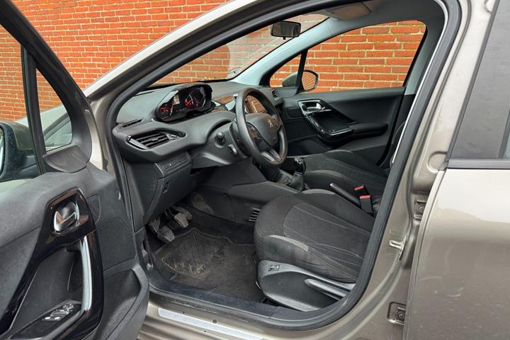 undefined Peugeot 208 fra 2012