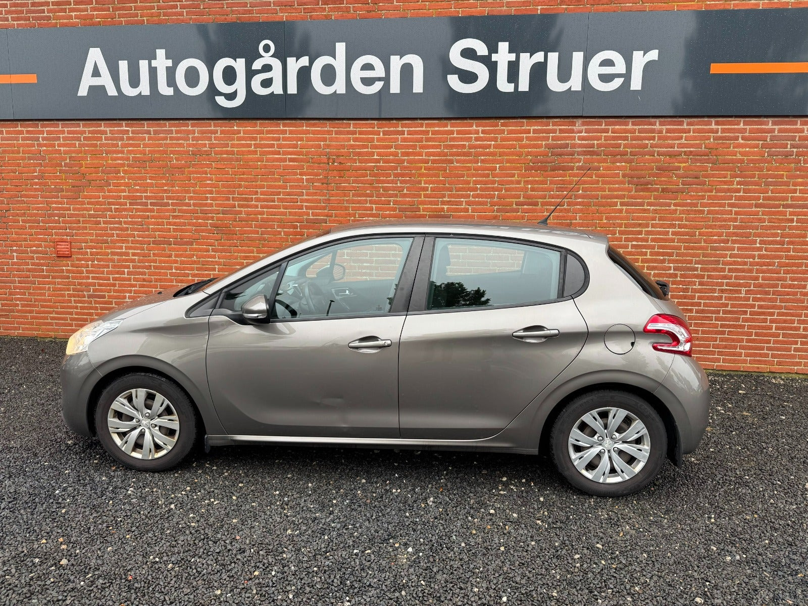 undefined Peugeot 208 fra 2012