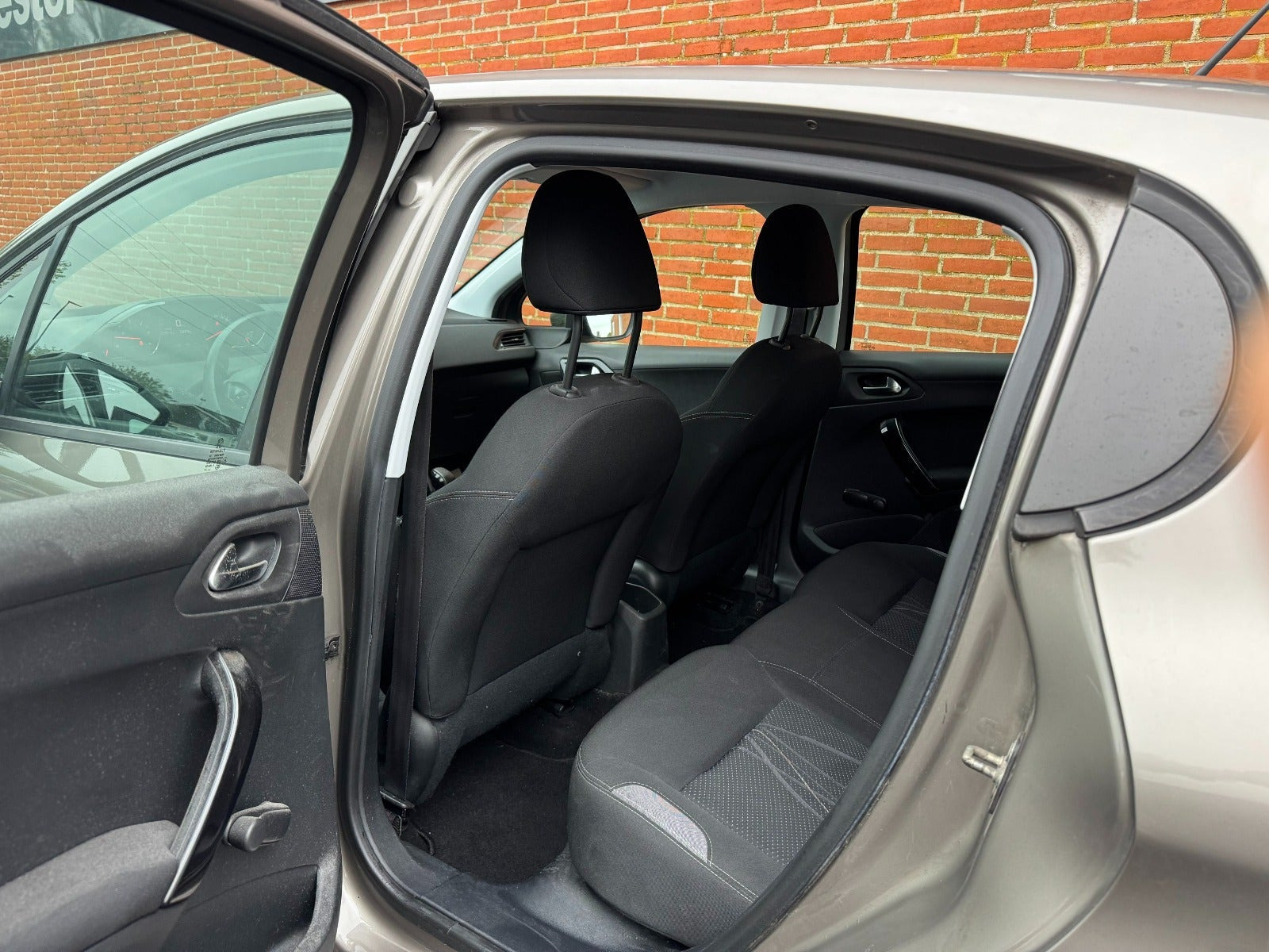 undefined Peugeot 208 fra 2012