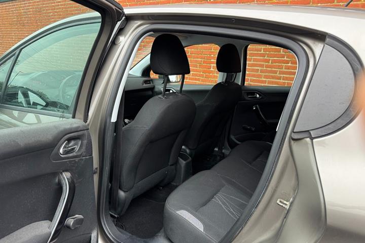 undefined Peugeot 208 fra 2012