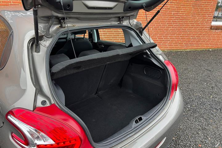 undefined Peugeot 208 fra 2012