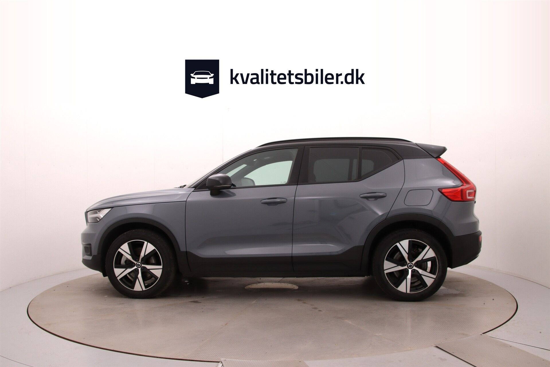 Grå Volvo XC40 fra 2021