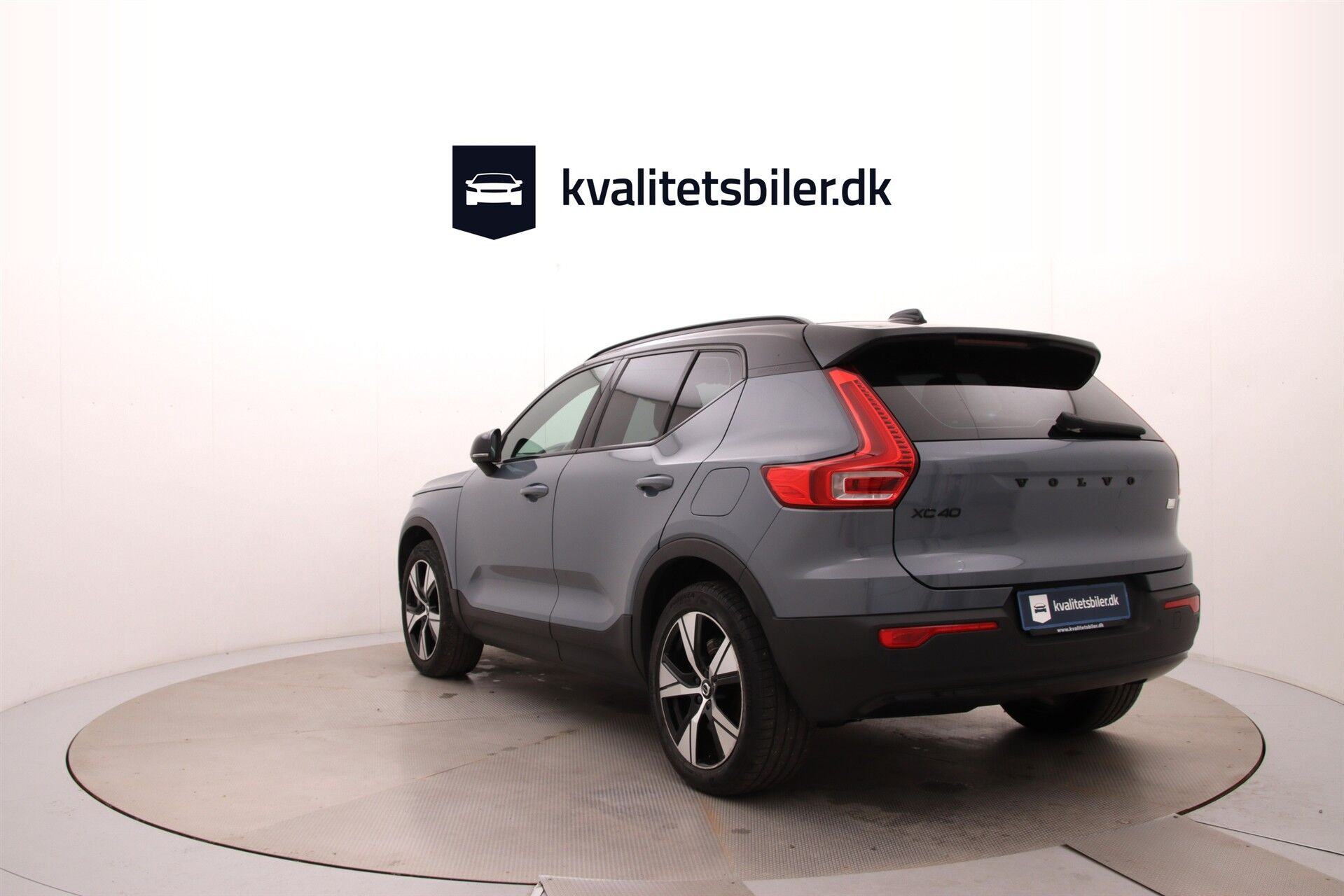 Grå Volvo XC40 fra 2021