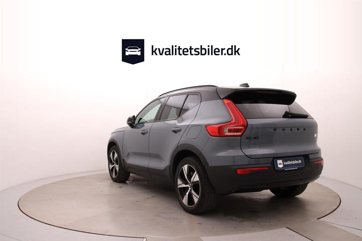 Grå Volvo XC40 fra 2021