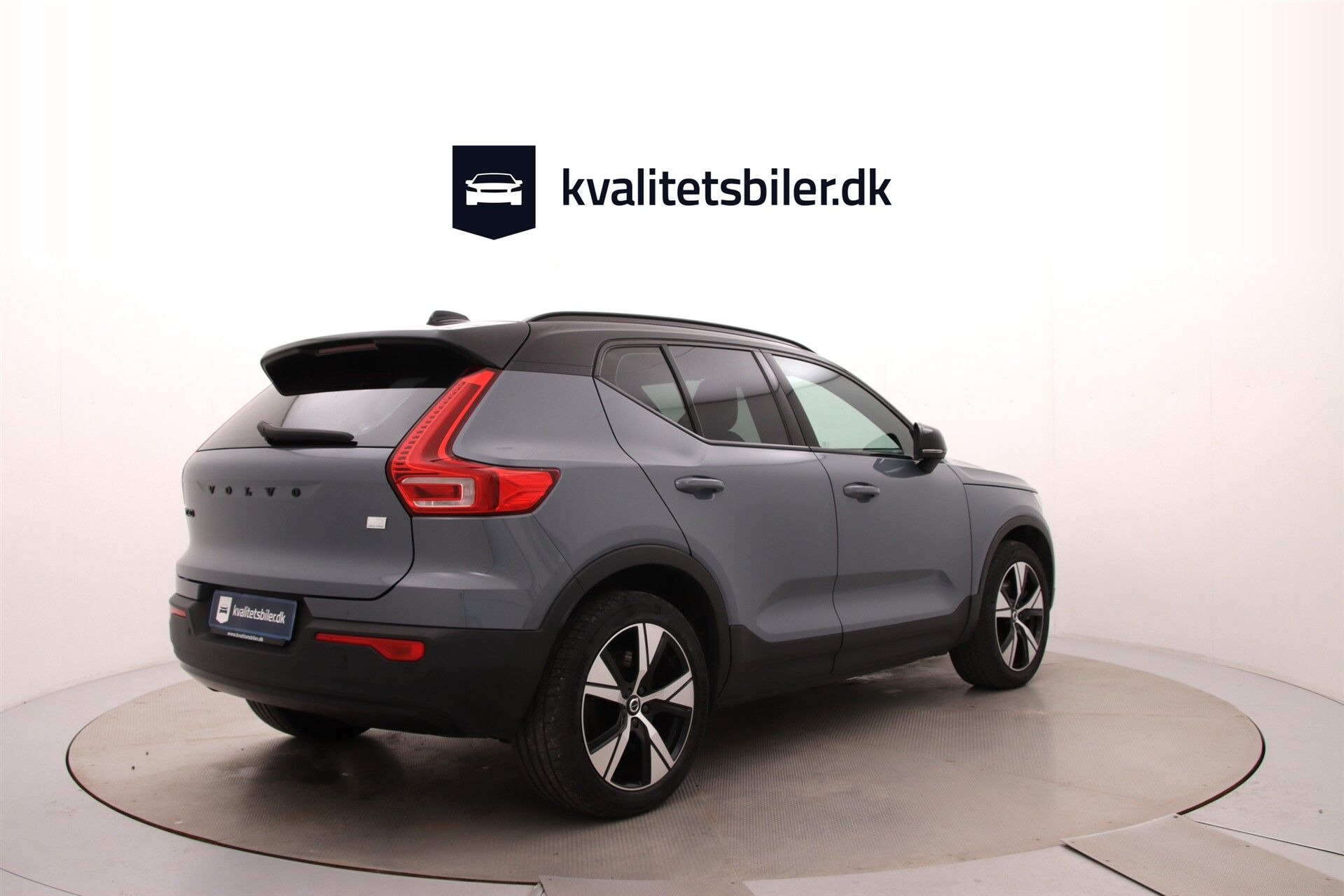 Grå Volvo XC40 fra 2021
