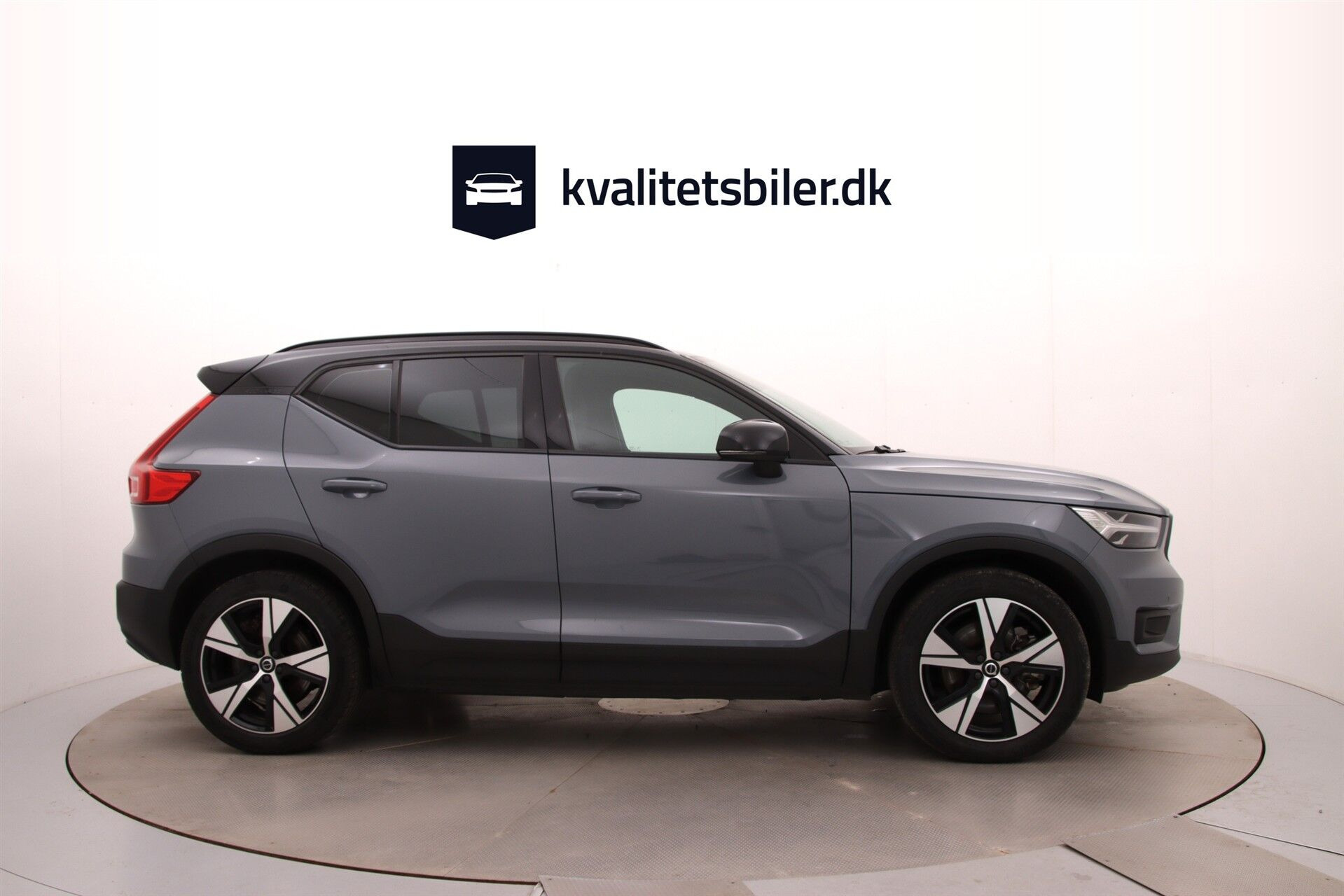 Grå Volvo XC40 fra 2021