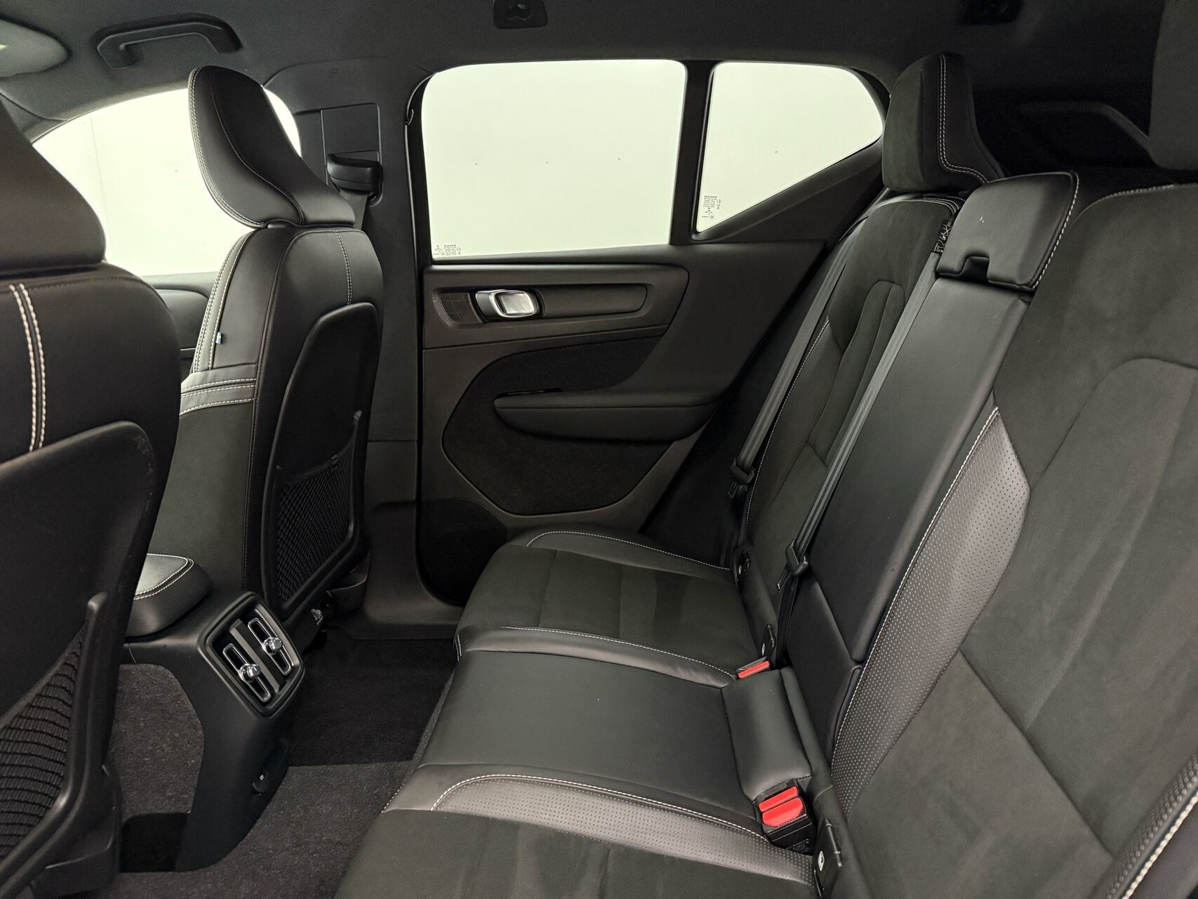 Grå Volvo XC40 fra 2021