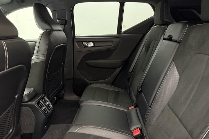 Grå Volvo XC40 fra 2021