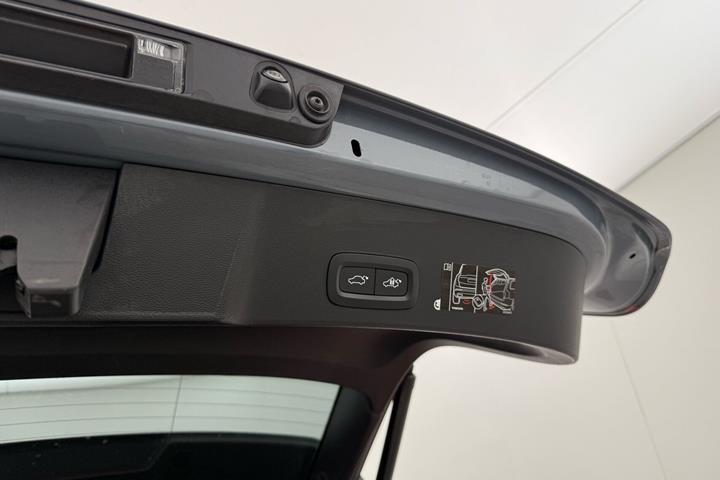 Grå Volvo XC40 fra 2021