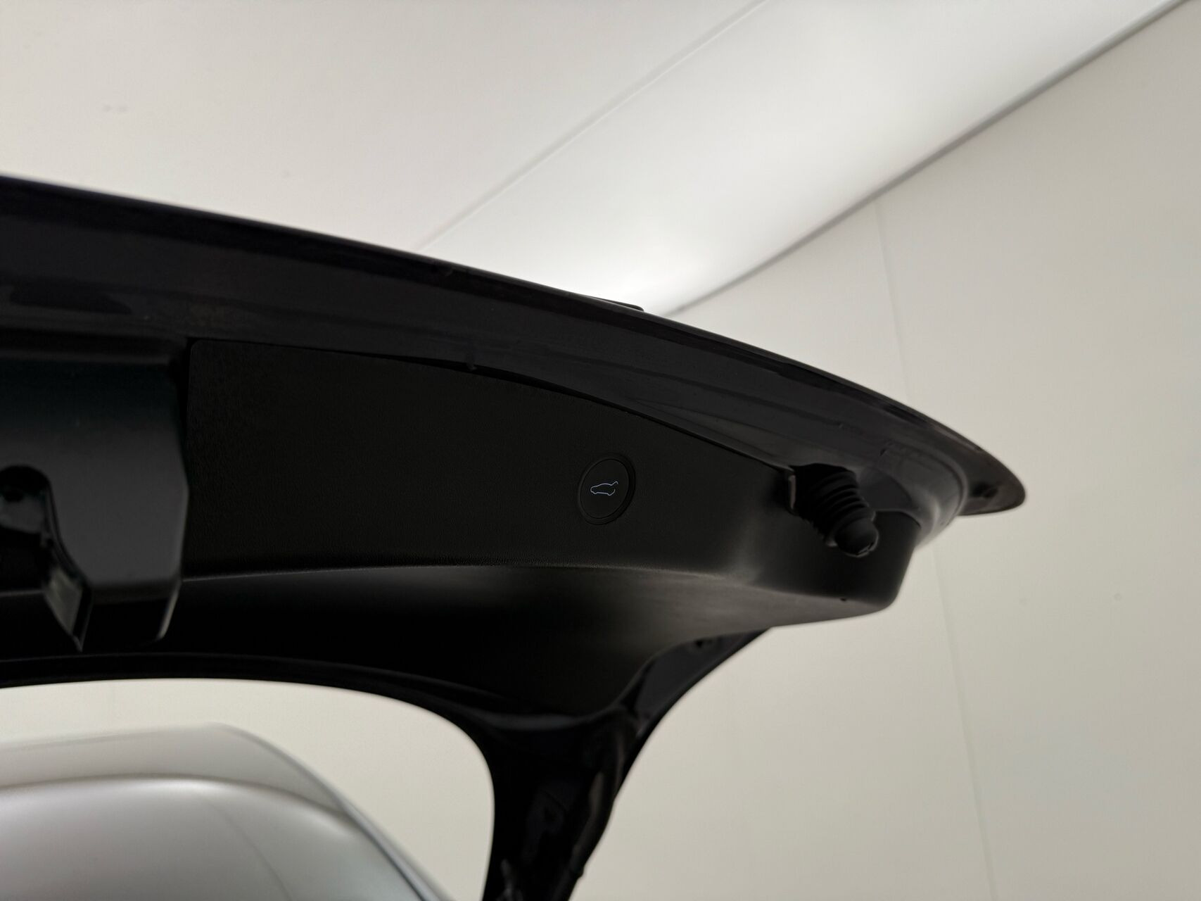 Grå Tesla Model 3 fra 2023