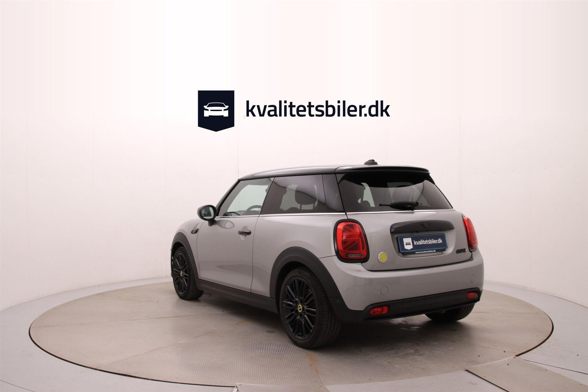 Sølv Mini Cooper fra 2023
