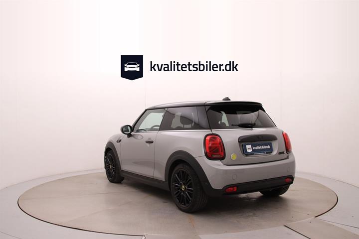 Sølv Mini Cooper fra 2023