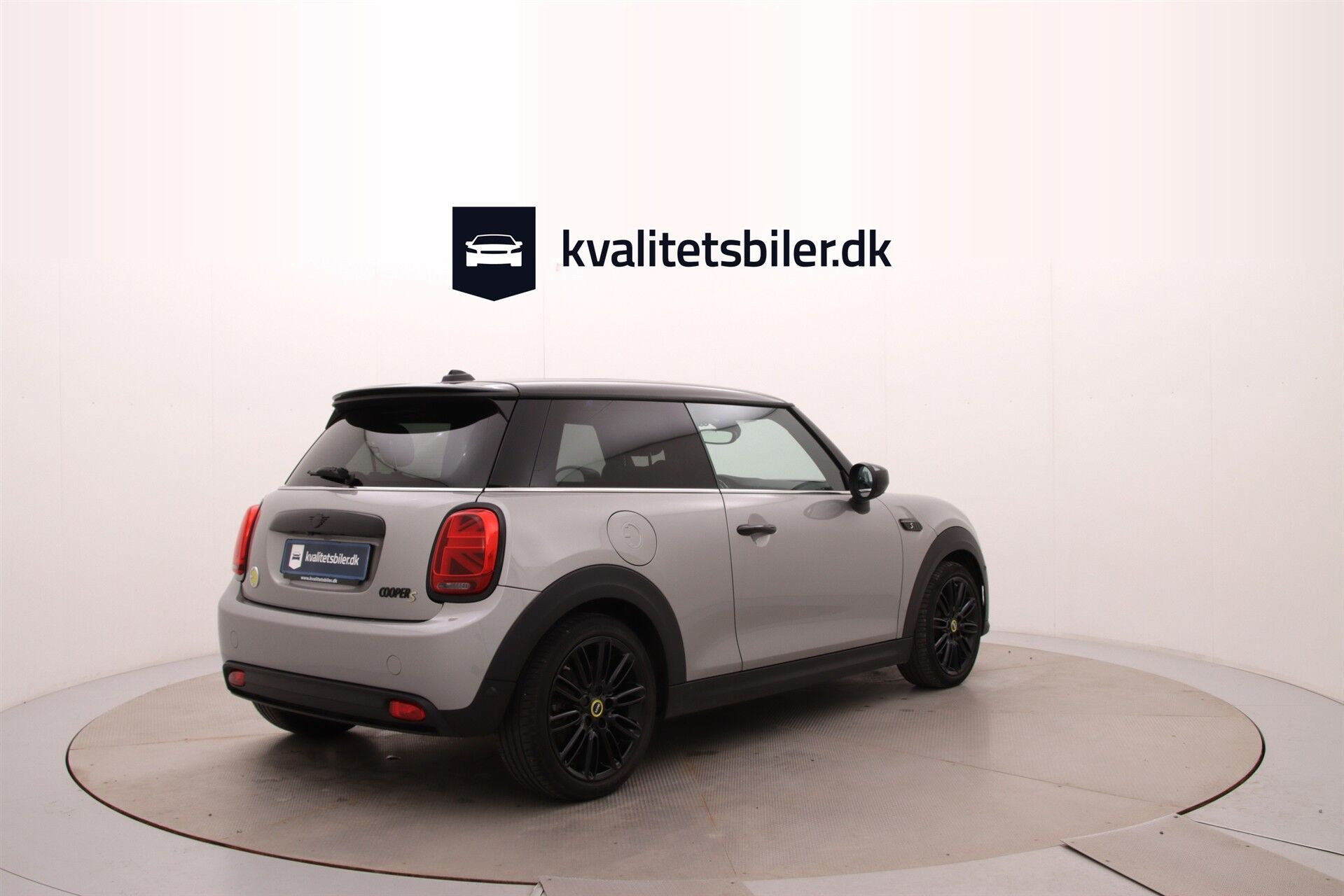 Sølv Mini Cooper fra 2023