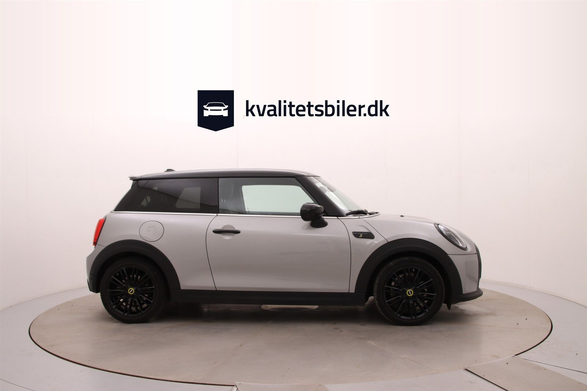 Sølv Mini Cooper fra 2023