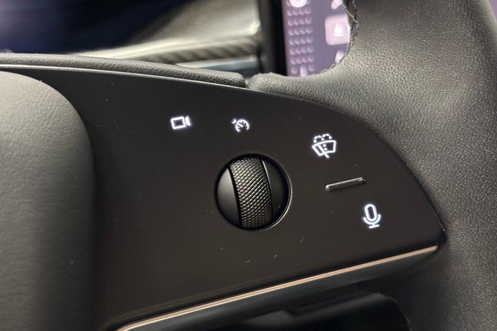 Hvid Tesla Model S fra 2023