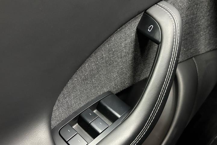 Hvid Tesla Model S fra 2023