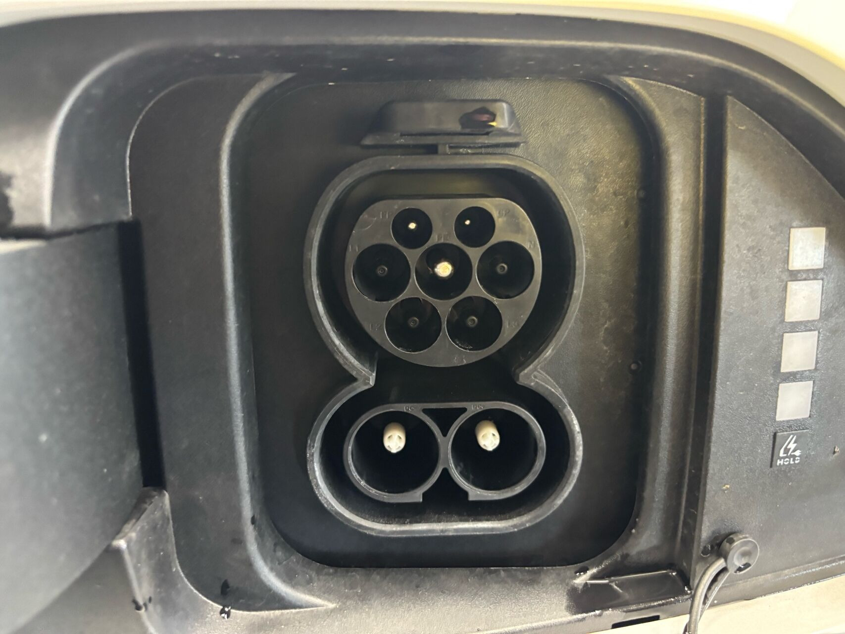 Hvid Hyundai Kona fra 2025