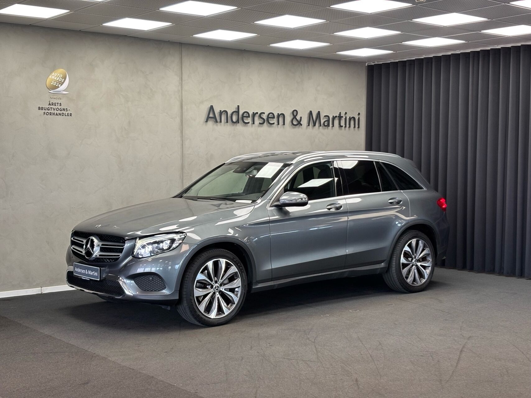 Grå Mercedes GLC250 fra 2017
